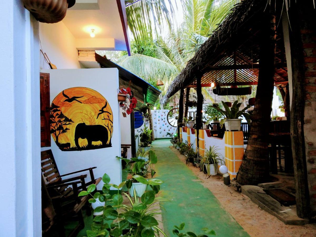 Cresent Bay Beach Hotel Arugam Bay Esterno foto